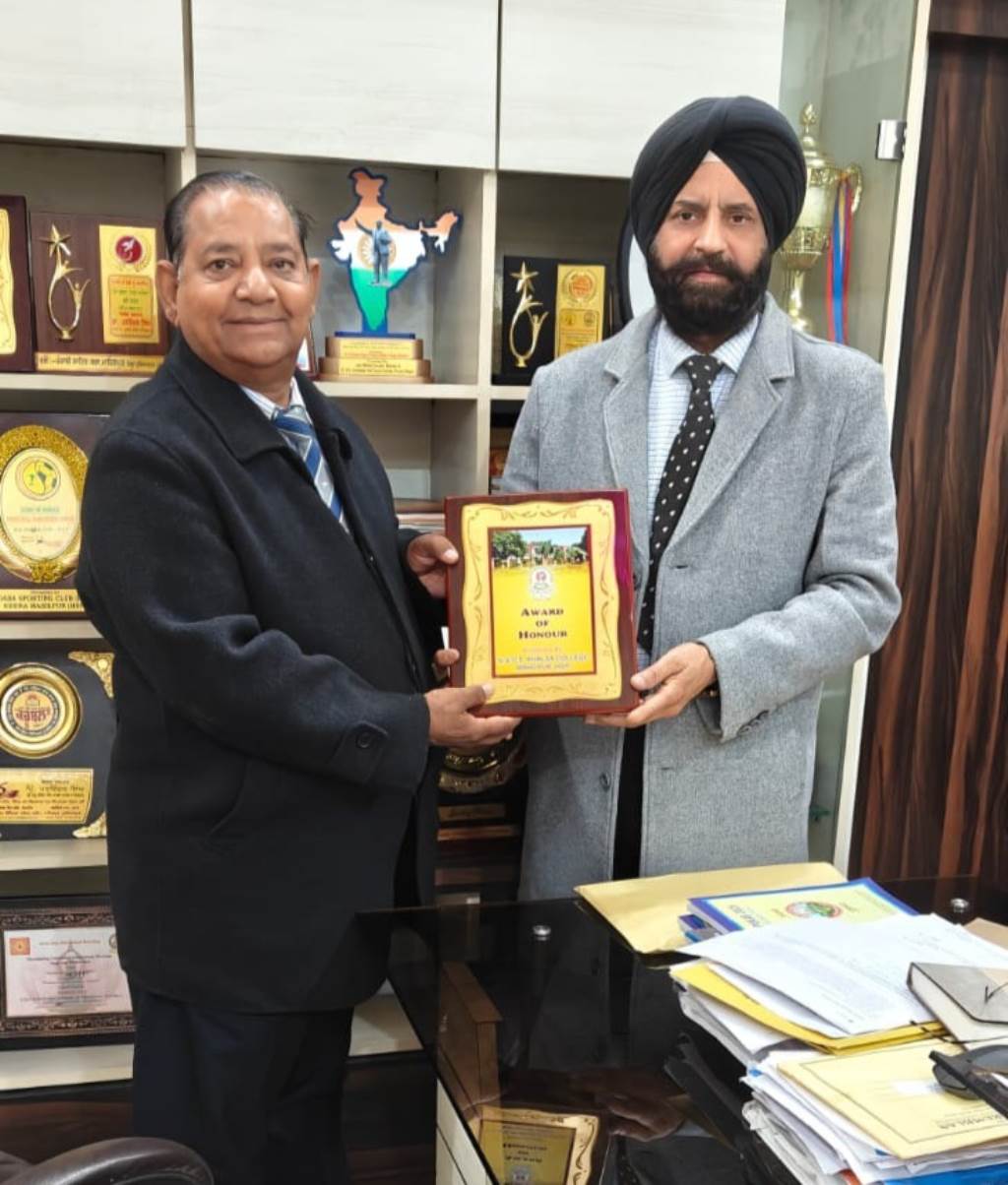 Former student of the college Principal BL Gohal presents financial assistance of one lakh rupees to the college